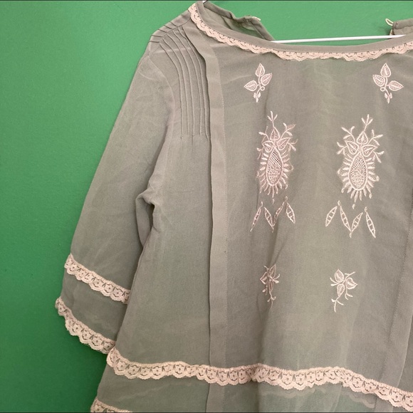 Jade or sage beautiful crop top - Picture 4 of 5